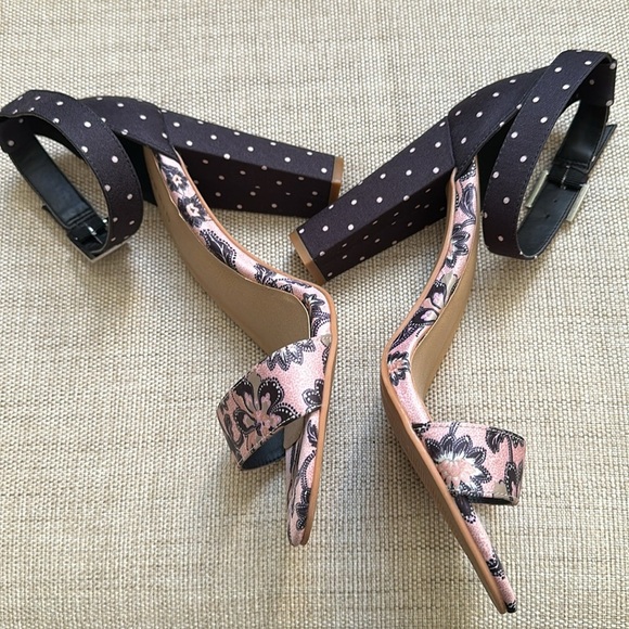 Torrid Paisley Dot Sandals Ankle Strap Pink Polk Dots High Heel Like New 10WIDE - Picture 9 of 15